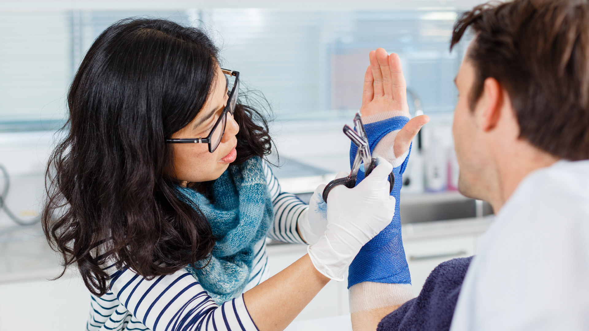HTC Applying a waterproof cast